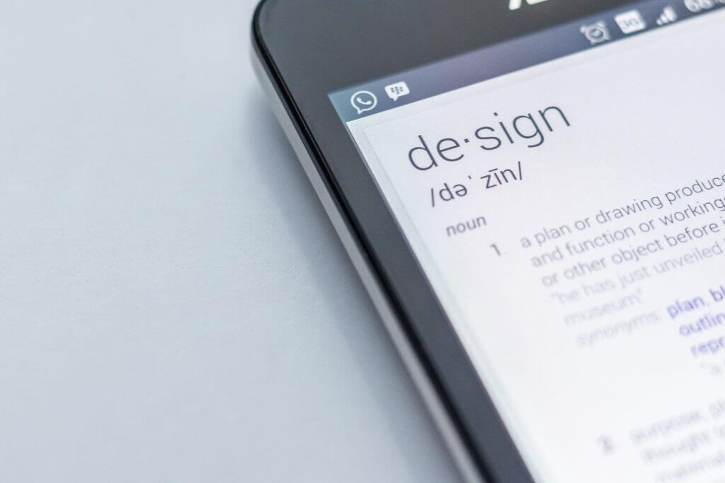 Detail van iphone met webpagina over het woord design