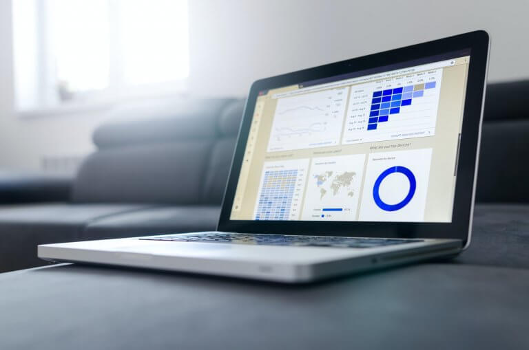 Case Fixed Webdesign - SEO - laptop met Google Analytics in Beeld